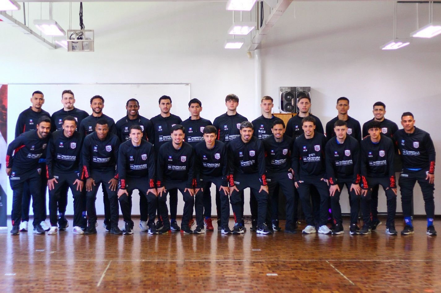 APRESENTAÇÃO ELENCO PROFISSIONAL